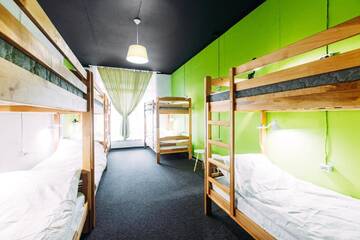 Кровать в общем 10-местном номере для женщин в  Happy Hostel Kiev